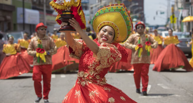 Bolivianische Tänzerin in Jersey City, New Jersey