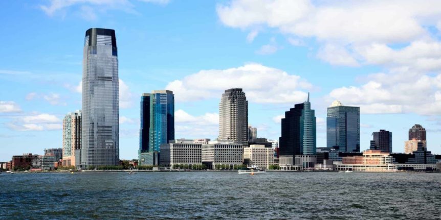 Edifícios de escritórios em Jersey City representando o futuro dos imóveis comerciais em um mundo COVID-19