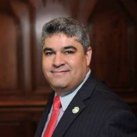 Luis DeLaHoz, président du conseil d'administration, Statewide Hispanic Chamber of Commerce of NJ ; Vice-président, Développement des affaires communautaires, BCB Bank